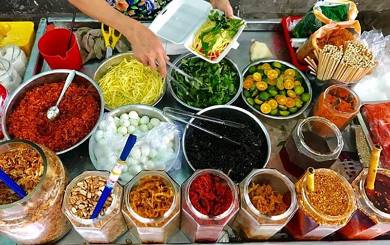 Các nguyên liệu cần thiết để làm bánh tráng trộn