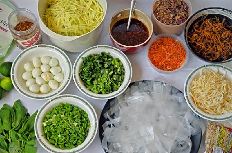 Nguyên liệu làm bánh tráng trộn chuẩn vị Sài Gòn